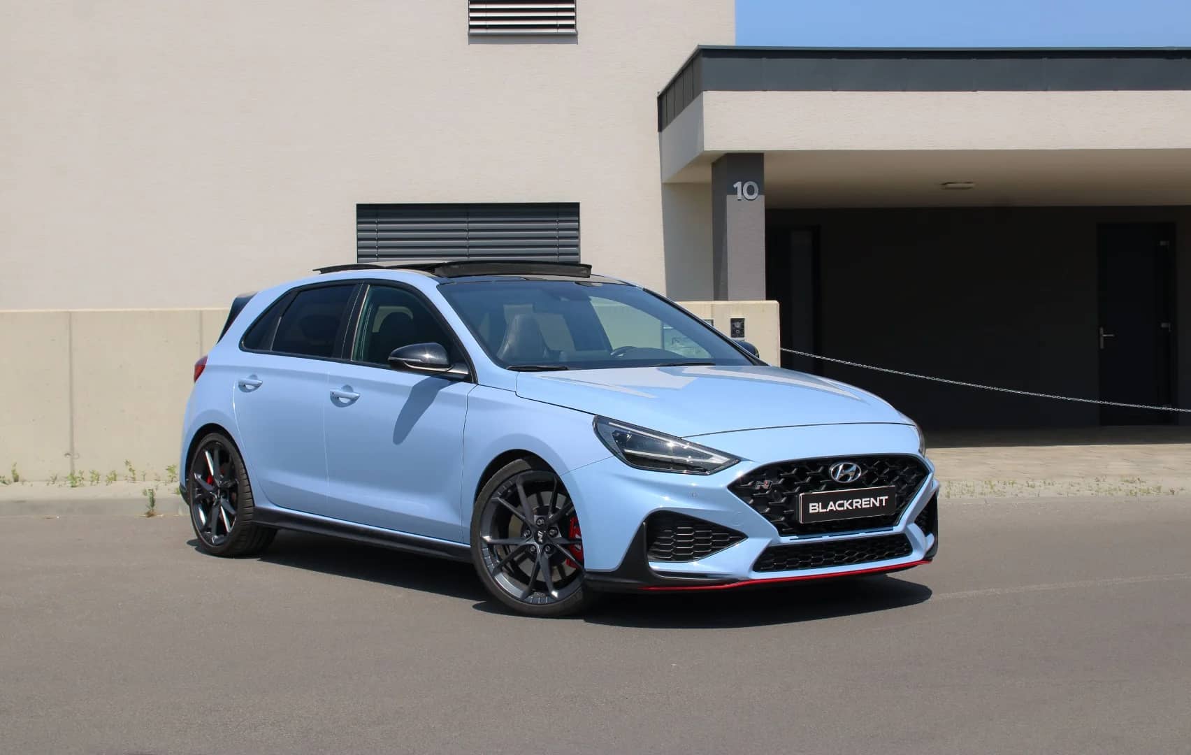 Hyundai i30N 2021 - Kliknutím zobrazíte detail vozidla Hyundai i30N 2021 petrol - Náhľad prémiového vozidla v BlackRent autopožičovni na Slovensku za 90,00€/deň