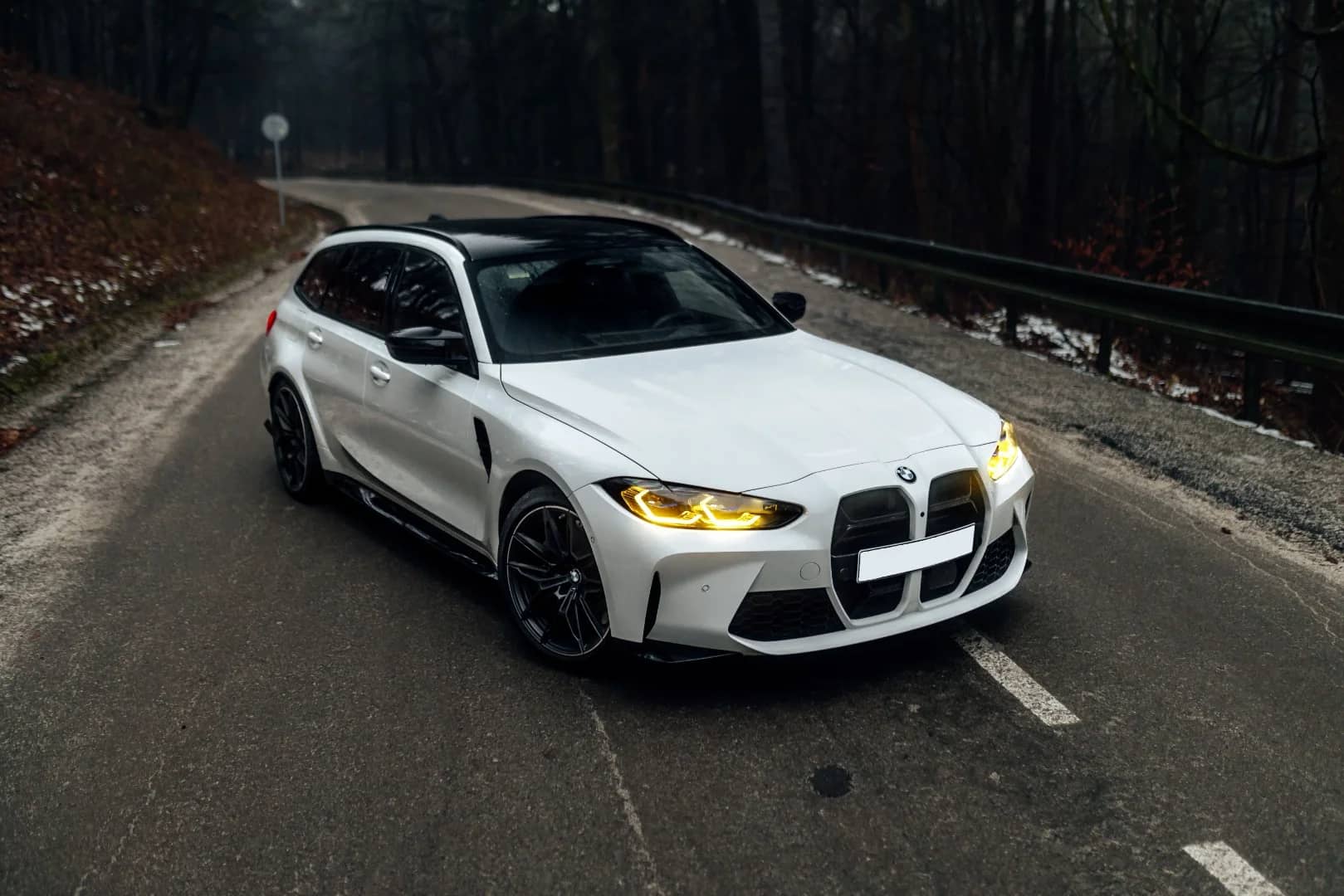 BMW M3 2023 - Kliknutím zobrazíte detail vozidla BMW M3 2023 petrol - Náhľad prémiového vozidla v BlackRent autopožičovni na Slovensku za 150,00€/deň