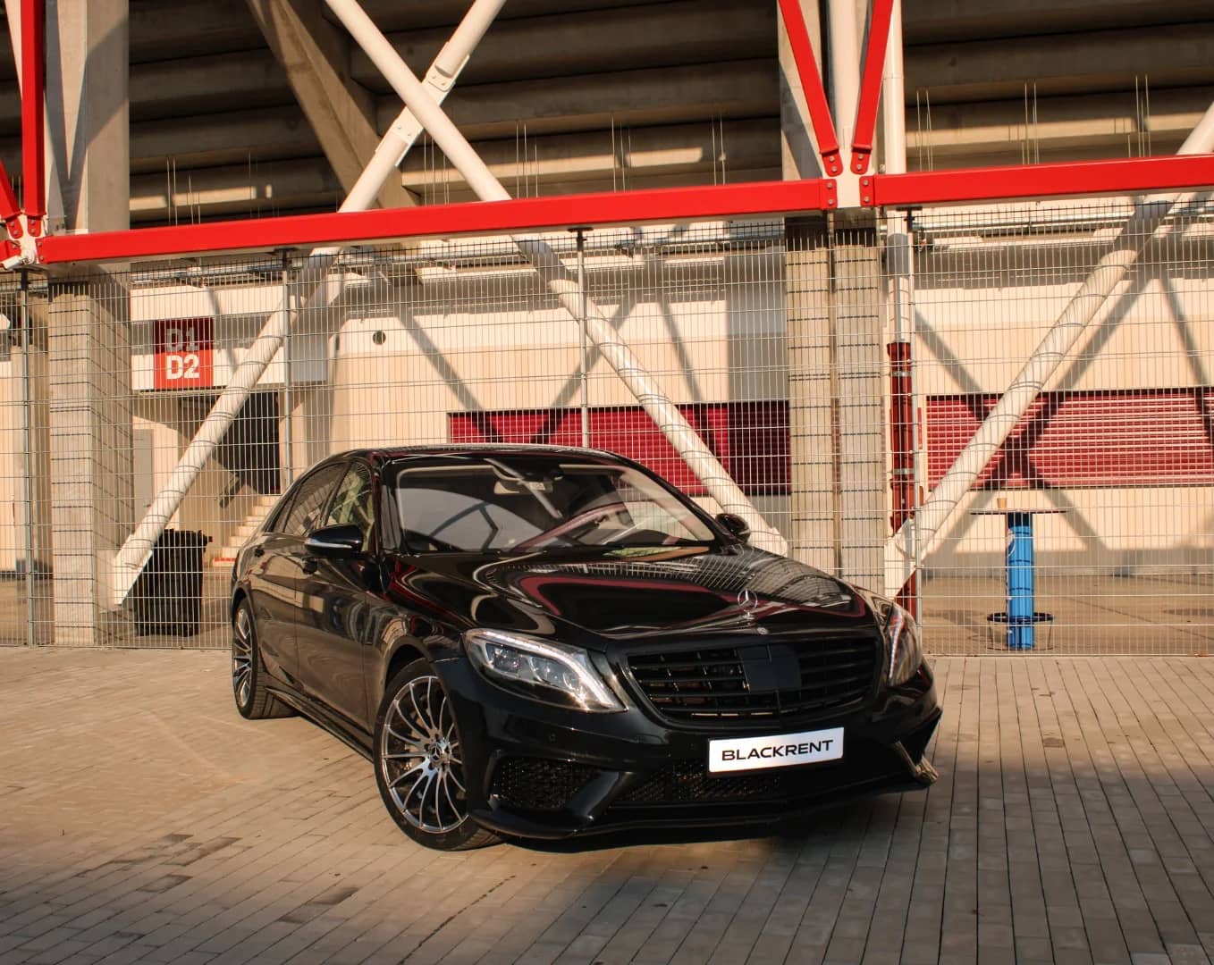Mercedes-Benz S-Class 2017 - Kliknutím zobrazíte detail vozidla Mercedes-Benz S-Class 2017 diesel - Náhľad prémiového vozidla v BlackRent autopožičovni na Slovensku za 80,00€/deň